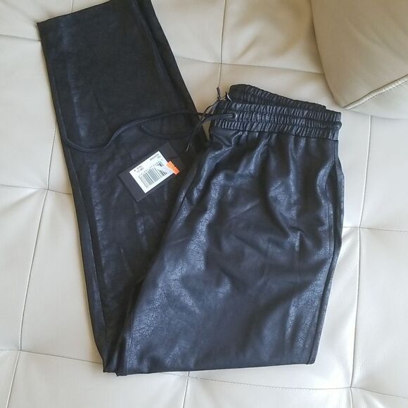 Nwt Leather/pleather look stretchy pants - Picture 3 of 5